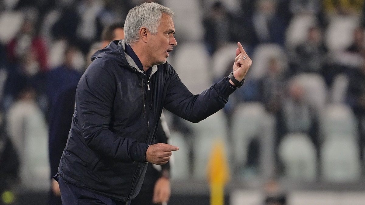 Newcastle Cari Pelatih, Mourinho Tegaskan Bahagia di Roma
