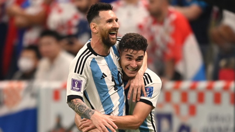 Lionel Messi dan Julian Alvarez